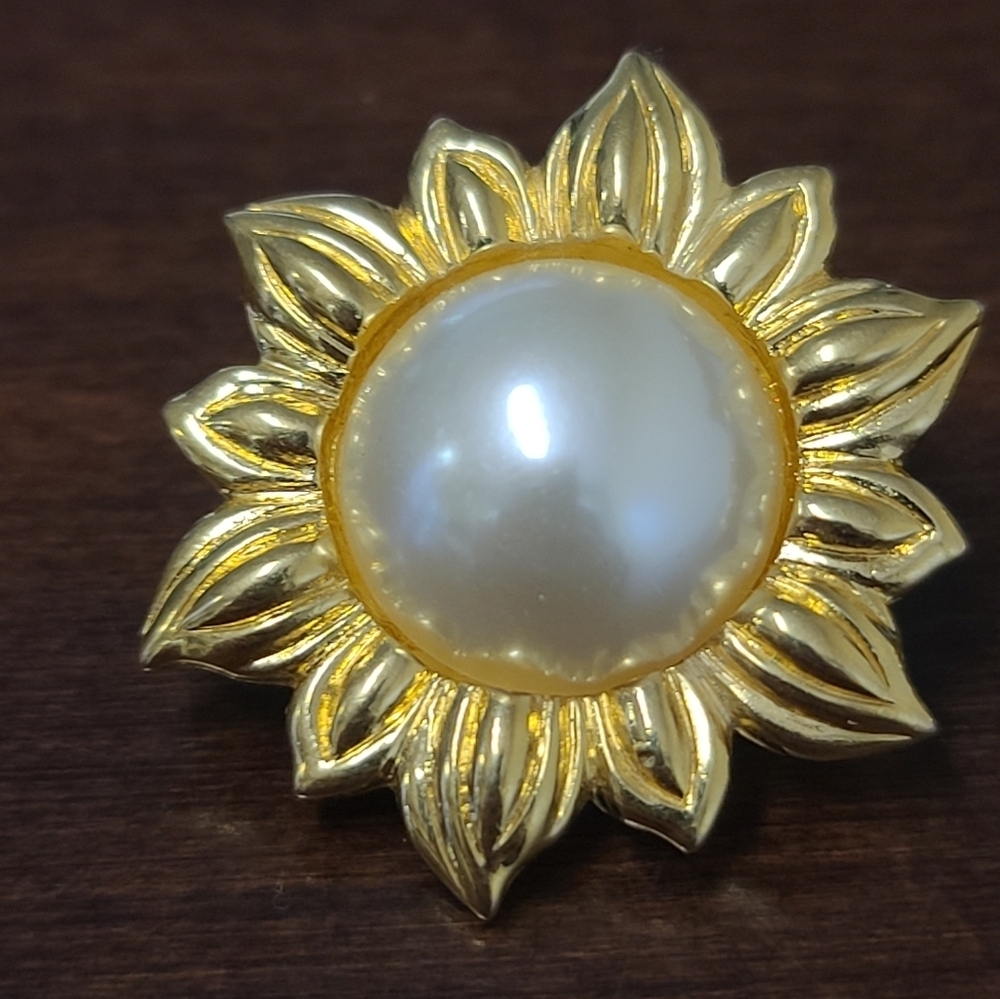 Napier sunburst clip earrings - Picture 3 of 7